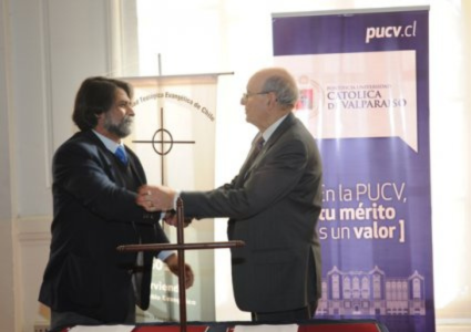 PUCV y Comunidad Teológica Evangélica suscriben convenio inédito en Latinoamérica