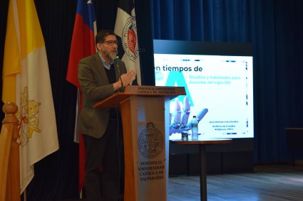 Más de 400 estudiantes de Pedagogía se reunieron en Seminario “Habilidades para el Siglo XXI”