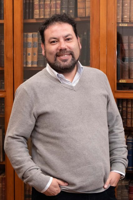 Académicos de la Facultad de Teología participan en innovador proyecto artístico-espiritual inspirado en Gabriela Mistral