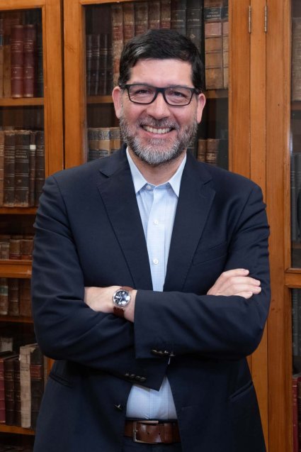 Académicos de la Facultad de Teología participan en innovador proyecto artístico-espiritual inspirado en Gabriela Mistral