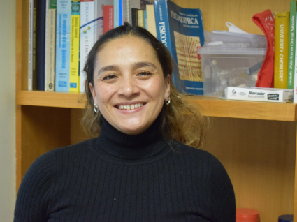 Académica PUCV impulsa desarrollo de prótesis ortopédicas más seguras y biocompatibles