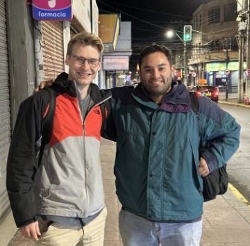 Julian Bauer con su compañero en investigación Rodrigo Salina