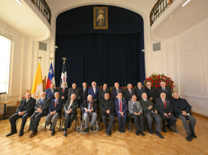 Profesores reciben reconocimiento por su labor en la PUCV