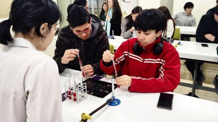 Estudiantes de enseñanza media visitan al Instituto de Biología en jornada de Día Abierto PUCV 2025