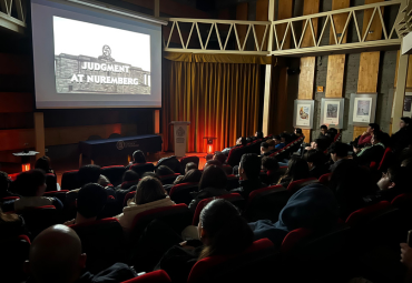 Con gran éxito de público se está desarrollando el segundo ciclo de “Cine y Derecho”, organizado por los profesores Quintero, Romero y Varas, en conjunto con la Cineteca PUCV
