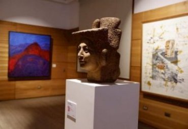 PUCV inauguró muestra itinerante “Utopías del Sol” en Casa Central