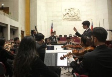 PUCV participa en inauguración de la muestra “Gabriela Mistral vuelve a Italia” en el Congreso Nacional