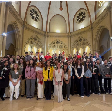 Estudiantes y funcionarios de la PUCV recibieron el Sacramento de la Confirmación en la Catedral de Valparaíso