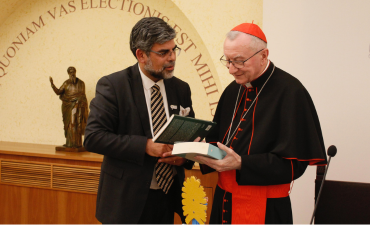 Profesor de la Facultad de Teología se reune con autoridades de la Santa Sede