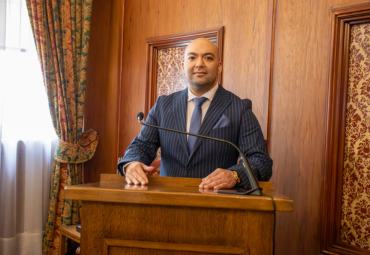 Natanael Peña es el nuevo Doctor en Derecho PUCV