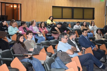 Agronomía PUCV reúne a academia e industria en curso internacional sobre mejoramiento genético ornamental