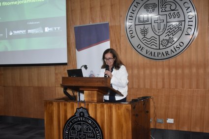 Agronomía PUCV reúne a academia e industria en curso internacional sobre mejoramiento genético ornamental