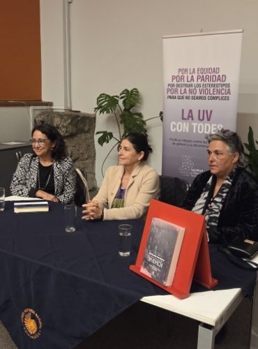 PUCV participa en presentación de catálogo que rescata la memoria del MEMCH