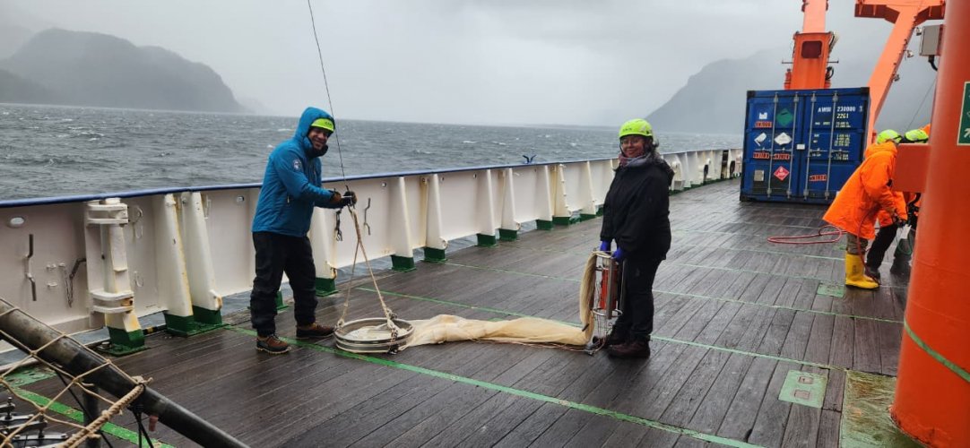 Cinco semanas a bordo: la travesía científica que marca a Evelyn Poblete en el océano