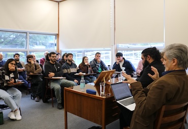 Magíster y Doctorado en Filosofía PUCV inauguraron año académico con presentación de nueva edición de la “Ética Nicomaquea”