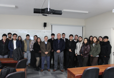 Escuela de Comercio PUCV realizó charla sobre Finanzas Corporativas y planificación estratégica junto a ex ejecutivo de Chilquinta