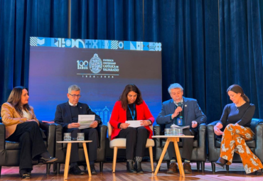 Profesora Andrea Montecinos participa en conversatorio sobre la nueva Ley Integral de Personas Mayores organizado por la PUCV y SENAMA