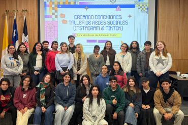 PUCV fortalece competencias digitales de sus monitores con un taller de redes sociales