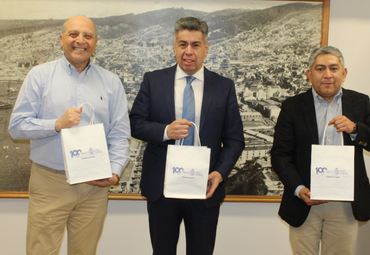 Convenio con AHD Auditores y Consultores y Escuela de Comercio PUCV fortalece vinculación con el sector profesional