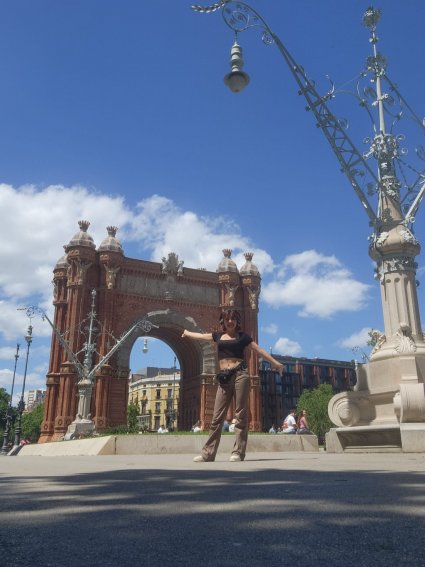 Estudiante de Magíster en Ciencias Microbiológicas realizó su pasantía en Barcelona y participó en congreso en Praga