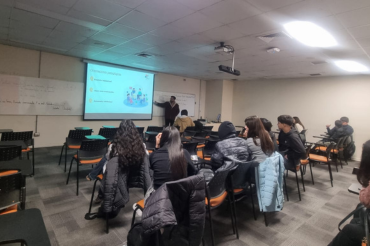 Alumni del Instituto de Filosofía PUCV imparte curso sobre salud mental en el Programa BETA