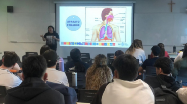 Estudiantes de 5to en Taller de Expresión de la Voz