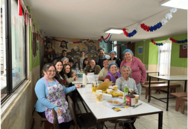 Escuela de Comercio participa en comedor solidario de La Matriz