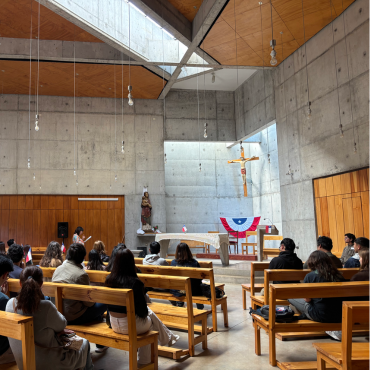 Jóvenes vivieron retiro de Confirmación junto a sus padrinos en Campus Curauma