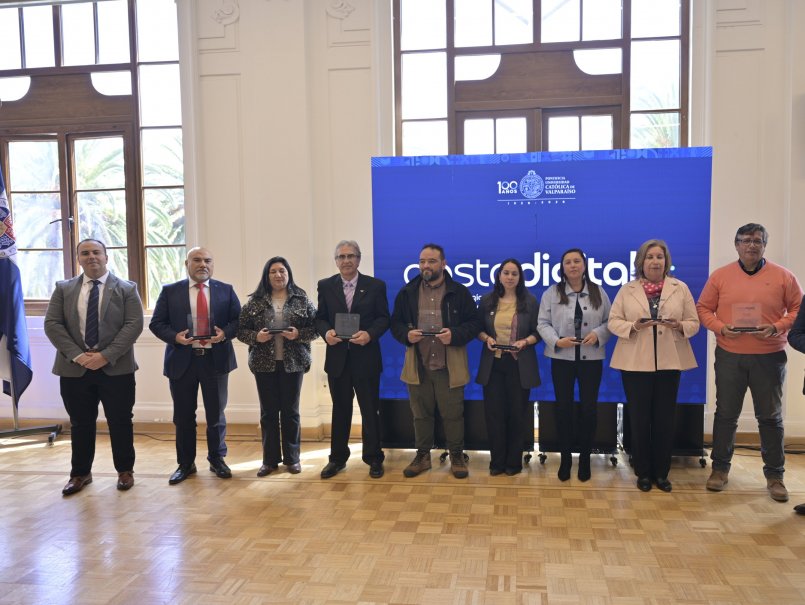 Centro Costadigital conmemoró 30 años de transformación digital en la educación con reconocimiento a establecimientos