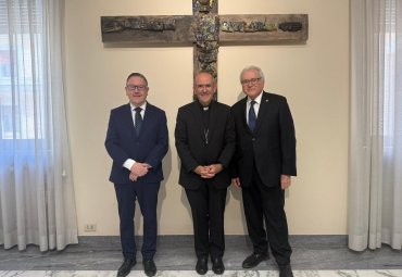 Delegación PUCV se reúne con el prefecto del Dicasterio para la Cultura y la Educación en el Vaticano