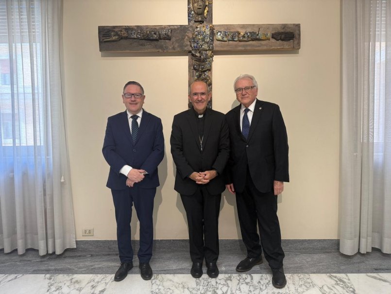 Delegación PUCV se reúne con el prefecto del Dicasterio para la Cultura y la Educación en el Vaticano