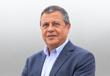Exdirector de Costa Digital es reconocido con Medalla Centenario
